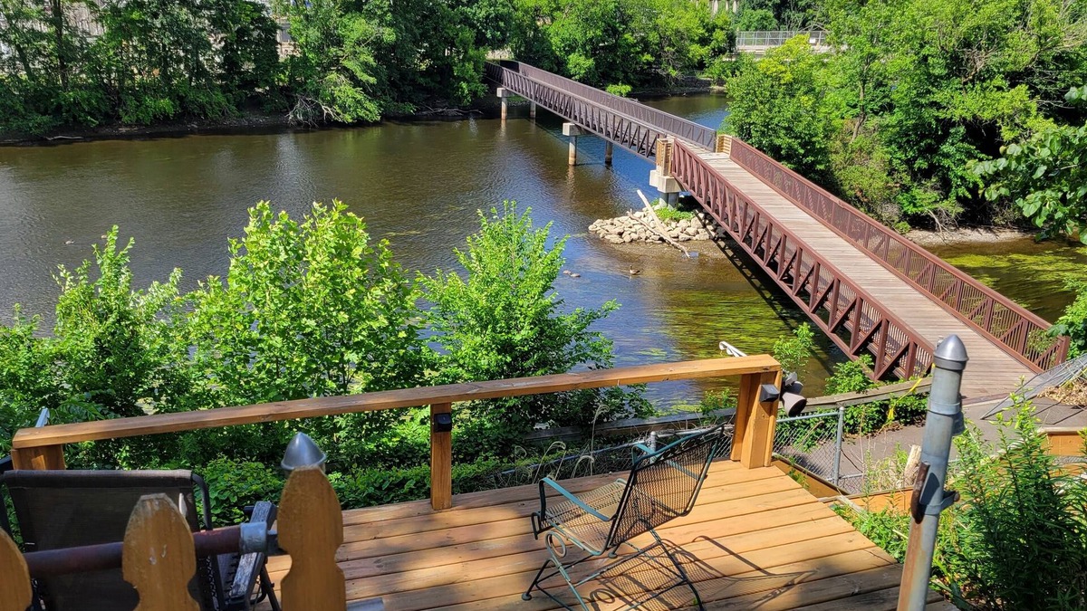 Lansing House | 100 year old home on the river. Quiet and pretty