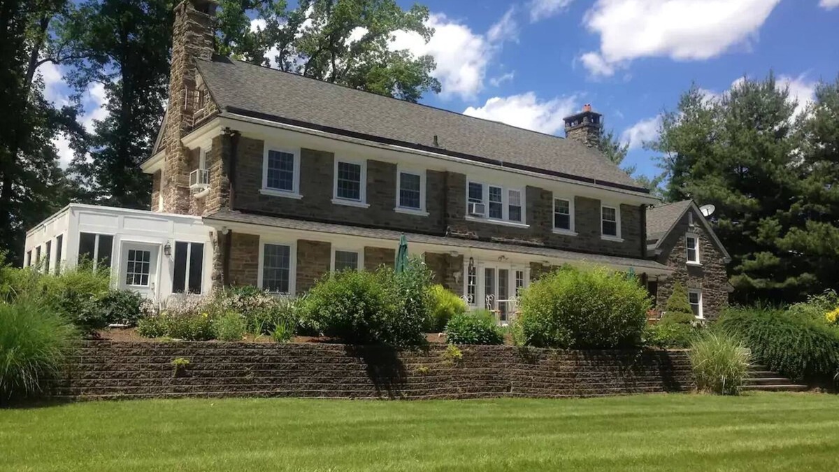 Gulph Mills House | 100 + yr old Georgian Manor w/character
