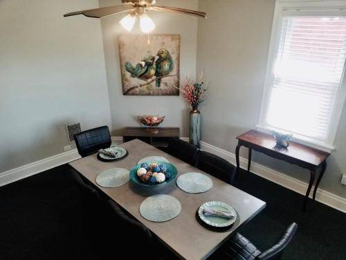 Brighton Heights House | 1000 m² House ∙ 3 bedrooms ∙ 6 guests