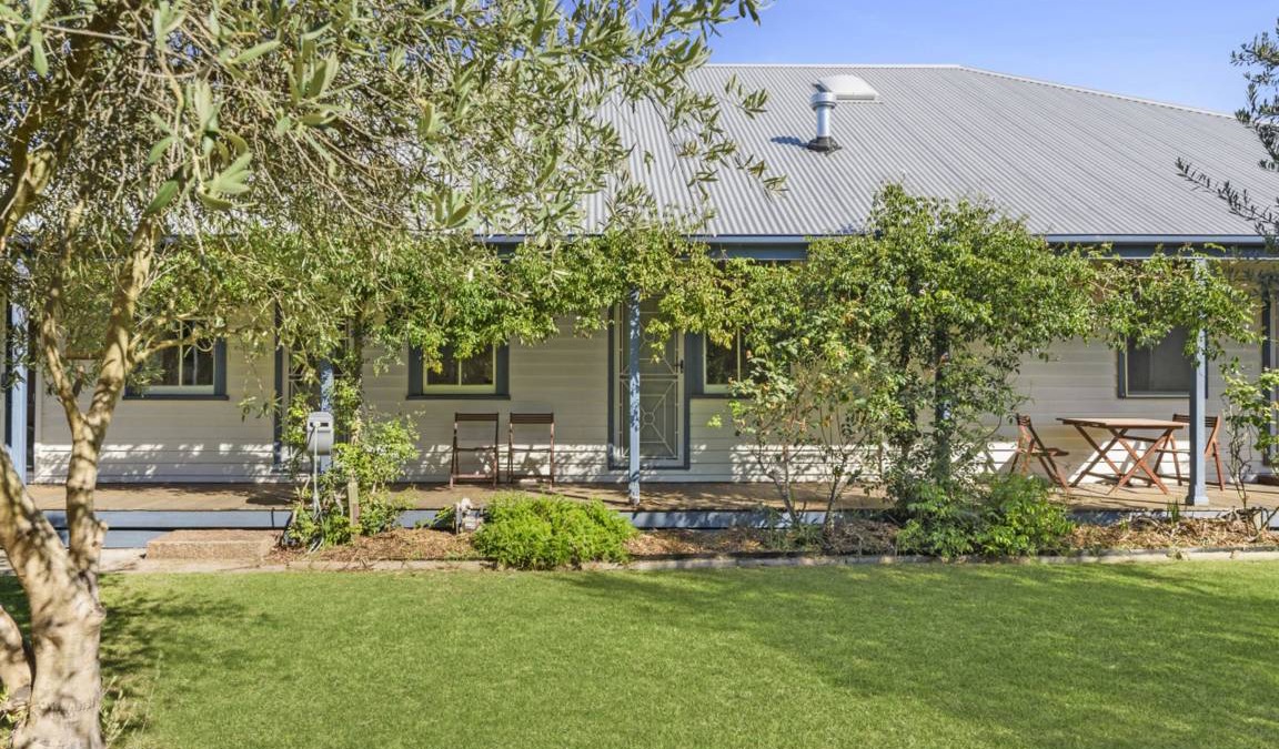 St Leonards House | 1000 m² House ∙ 3 bedrooms ∙ 9 guests