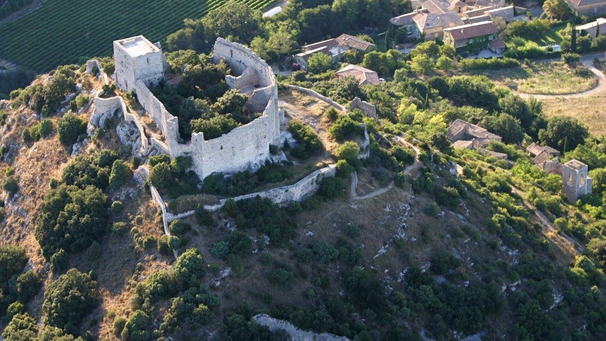 Saint-Victor-la-Coste Villa | 1000m2 STUNNING CHATEAU IN AVIGNON-A SLICE OF HISTORY COMBINED WITH LUXURY!
