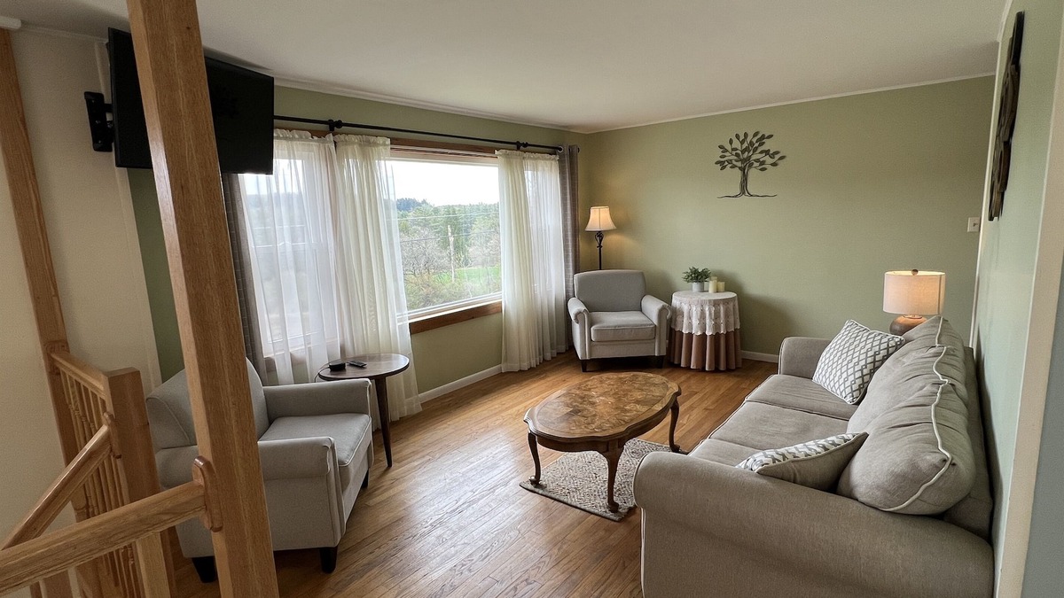 Laurens House | 1008 on Ten - minutes to All Star Village, quiet setting