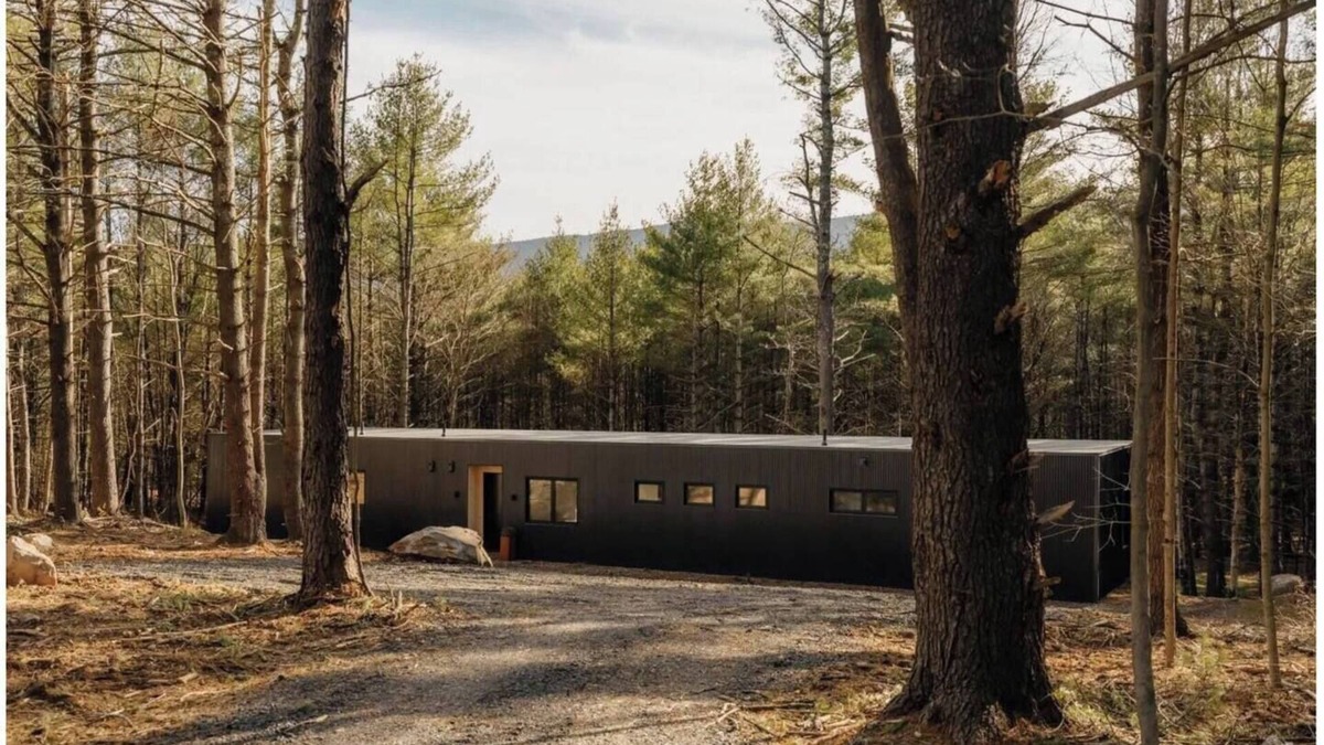 Round Top House | 100ft of Forest Light - Modern Catskills Escape