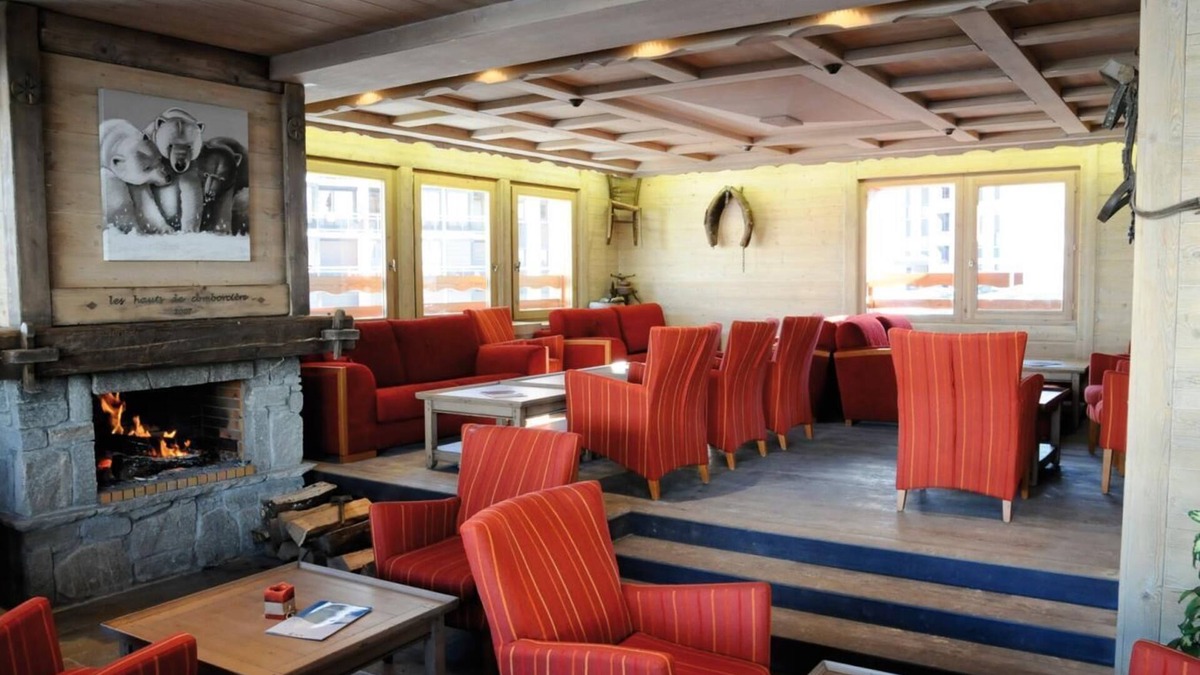 La Toussuire Apartment | 100m from ski slopes, fitness, swimming pool, sauna, hammam, balcony, tv, ski locker, 40m²