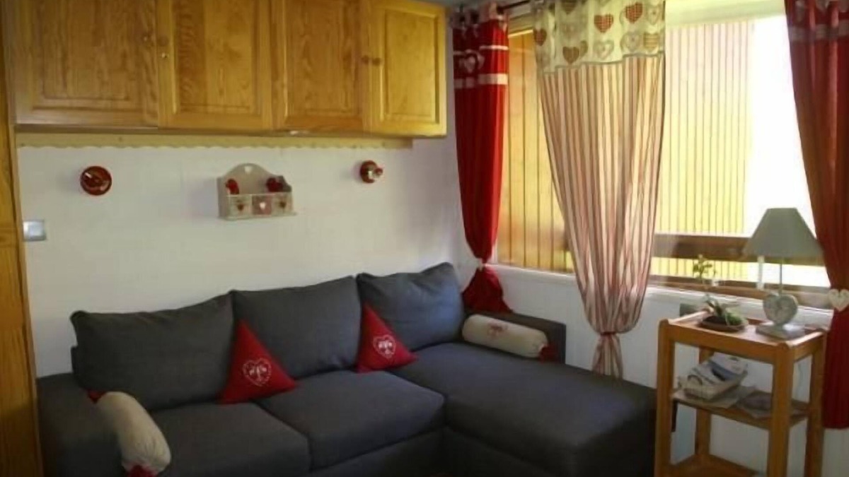 Prapoutel Apartment | 100m from resort center, parking, tv, ski locker, 20-22m², Les 7 Laux