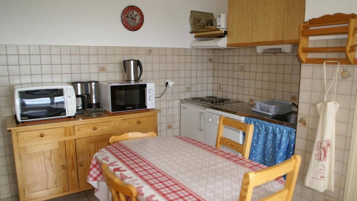 Prapoutel Apartment | 100m from resort center, balcony, parking, tv, ski locker, 30-32m², Les 7 Laux