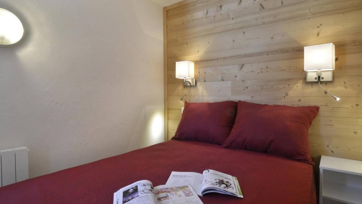 Macot-la-Plagne Apartment | 100m from ski lifts, 5th floor, view ski slopes, balcony, tv, ski locker, 35m², La Plagne