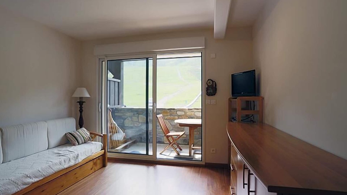 Peyragudes Apartment | 100m from ski slopes, 1st floor, parking, tv, ski locker, 49m², Peyragudes