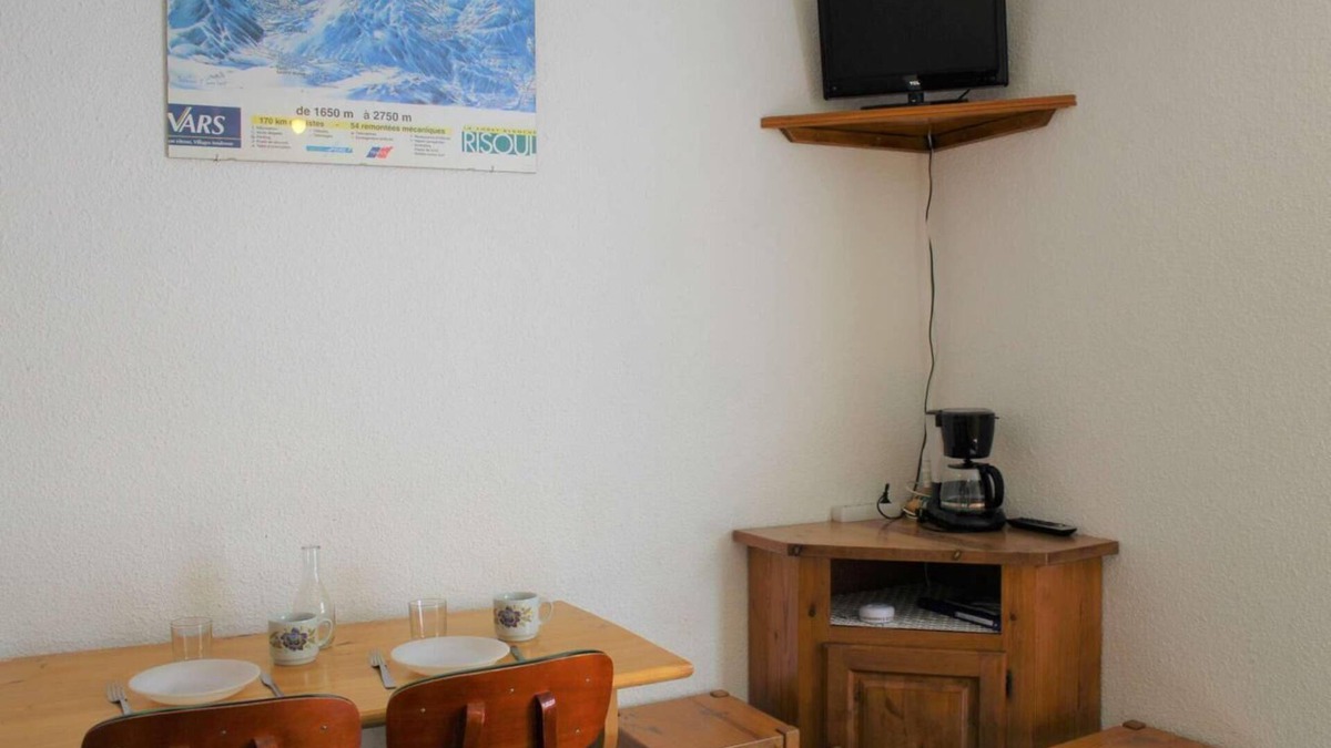 Les Claux Apartment | 100m from ski slopes, 1st floor, balcony, tv, ski locker, 55m², Vars