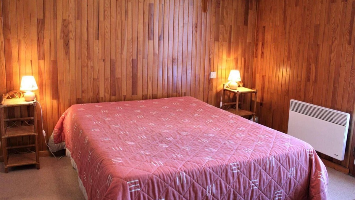 Les Claux Apartment | 100m from ski slopes, 1st floor, balcony, tv, ski locker, 38m², Vars
