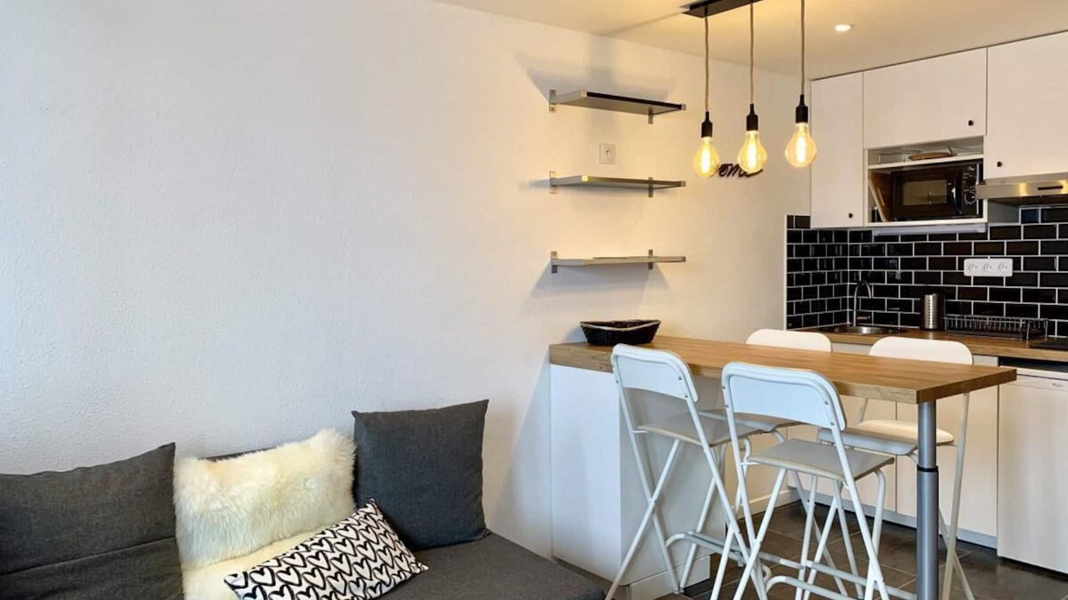 Tignes Apartment | 100m from ski slopes, 1st floor, balcony, tv, ski locker, 22m², Tignes