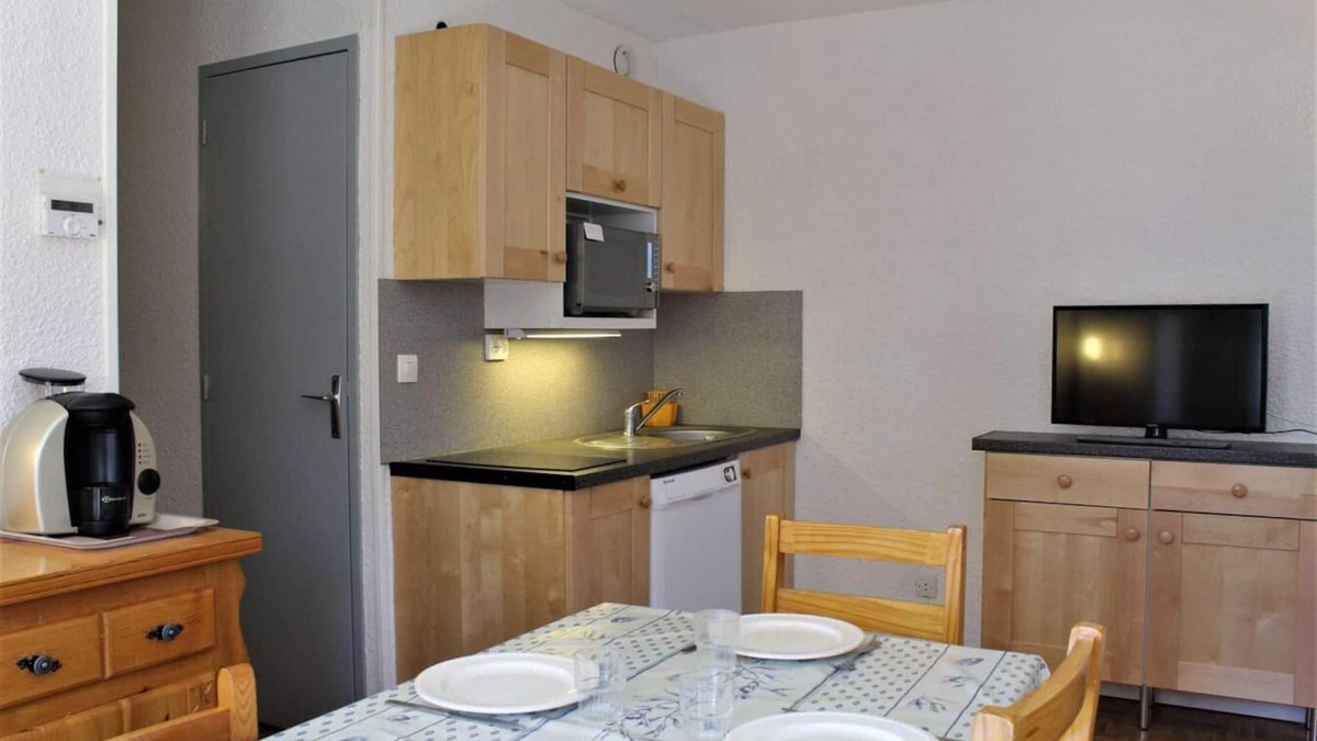 Risoul Apartment | 100m from ski slopes, 2nd floor, balcony, tv, ski locker, 34m², Risoul