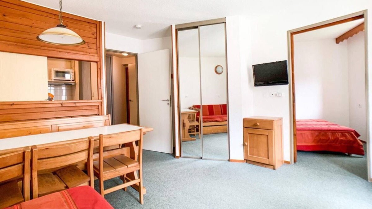 Tignes Apartment | 100m from ski slopes, 2nd floor, balcony, tv, ski locker, 35m², Tignes