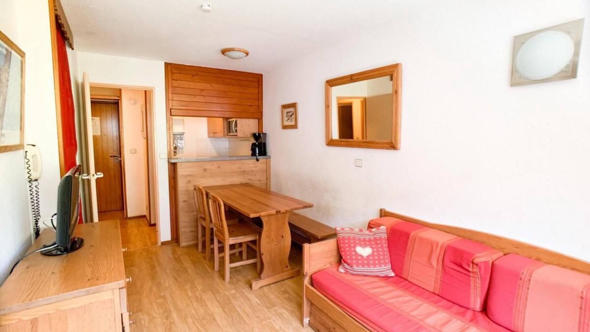 Tignes Apartment | 100m from ski slopes, 4th floor, balcony, tv, ski locker, 36m², Tignes