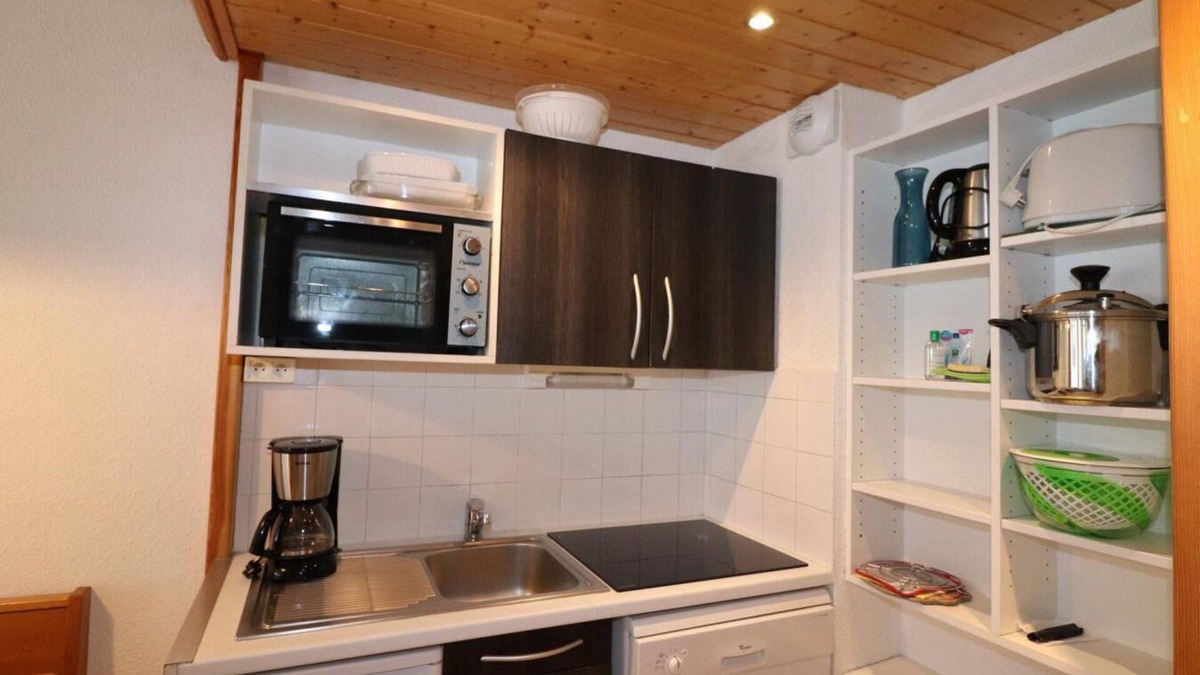 Tignes Apartment | 100m from ski slopes, 4th floor, balcony, tv, ski locker, 37m², Tignes