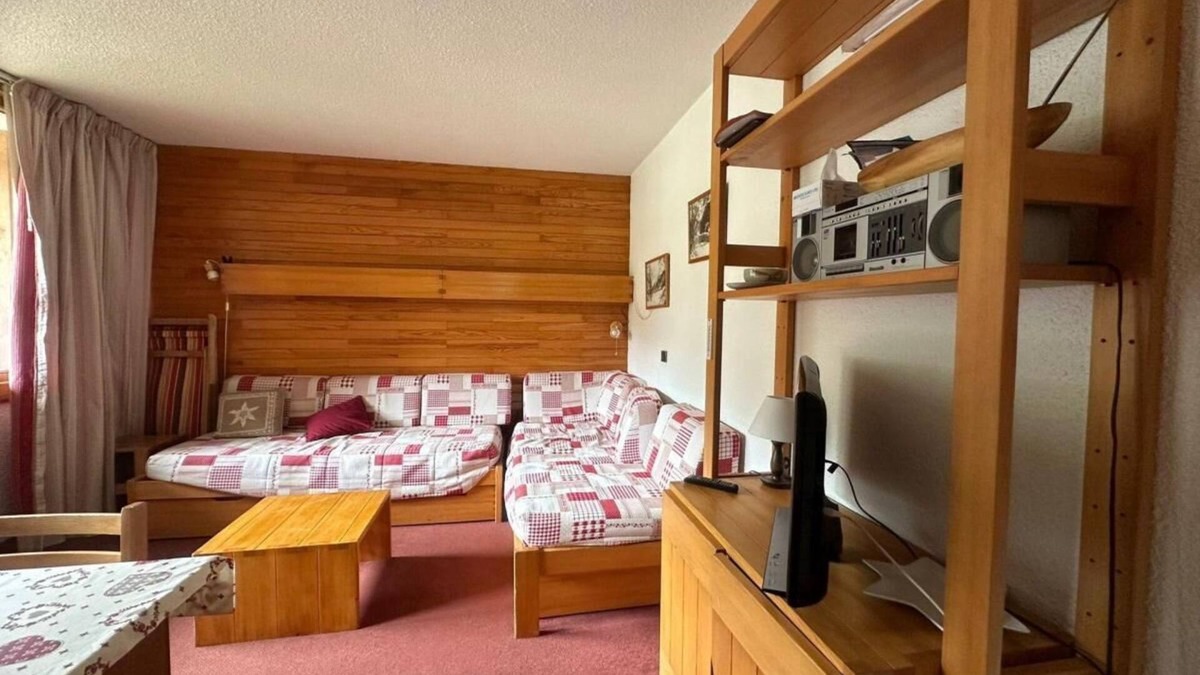 Macot-la-Plagne Apartment | 100m from ski slopes, 2nd floor, view ski slopes, swimming pool, balcony, tv, ski locker, 35m²