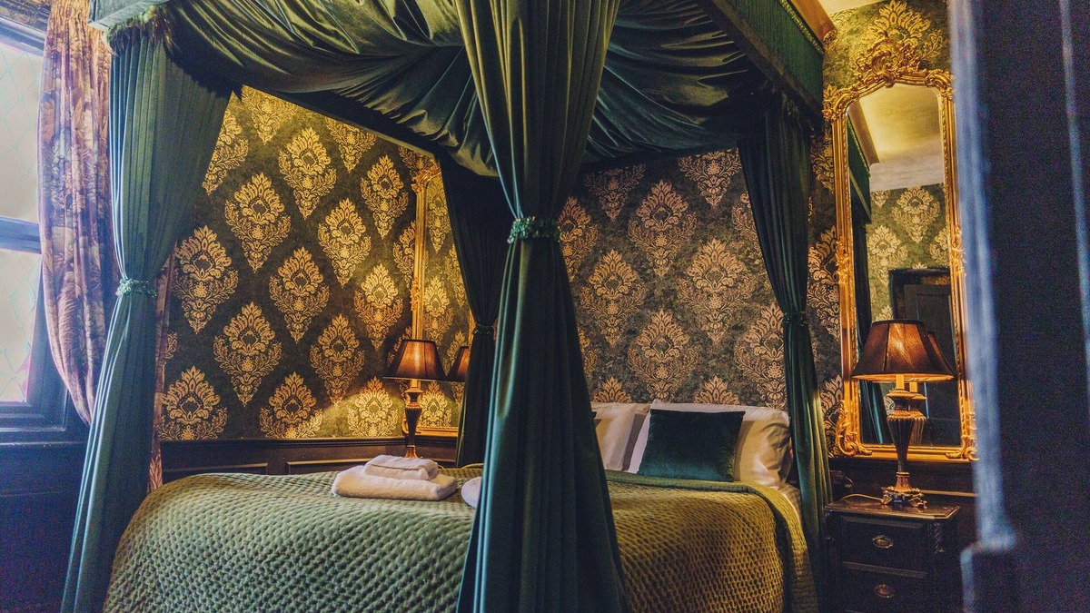 York House | 101 House At The End. Witchcraft & Wizardry House in York