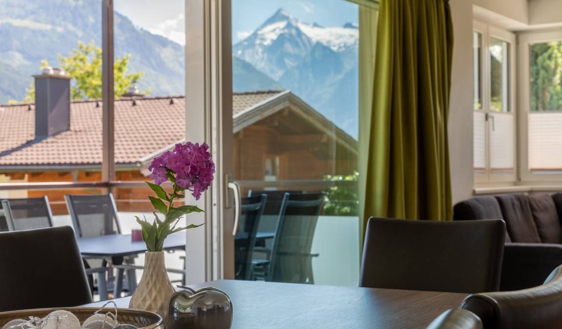 Schuttdorf Apartment | 101 m² Apartment ∙ 3 bedrooms ∙ 8 guests