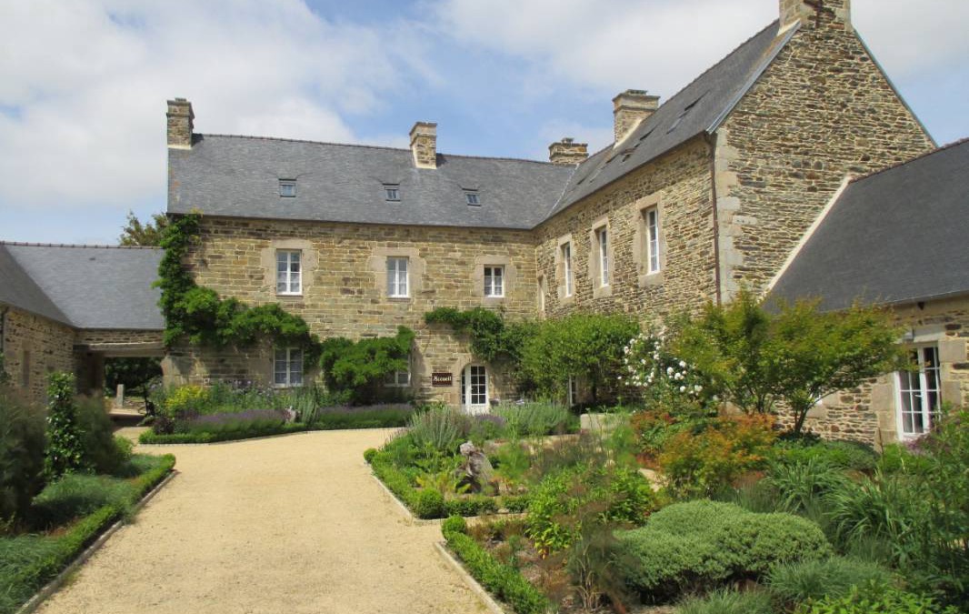 Langoat House | 101 m² Gîte ∙ 3 bedrooms ∙ 7 guests
