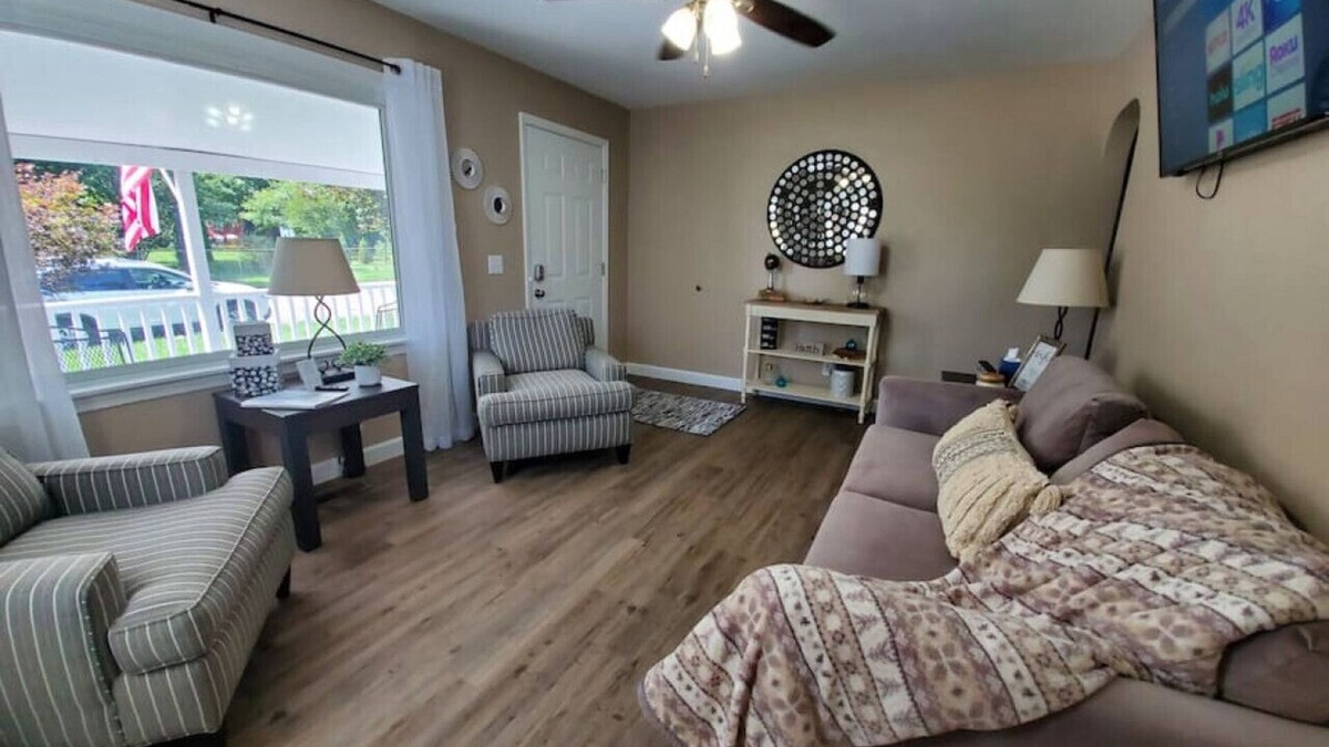Trenton House | 102 E home Ave. · ✪ Rodney's Cute and Charming Trenton home ✪