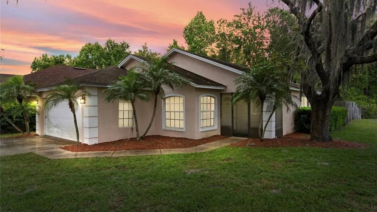 Thousand Oaks House | 102 Getaway Villa 4 bed with pool near Disney