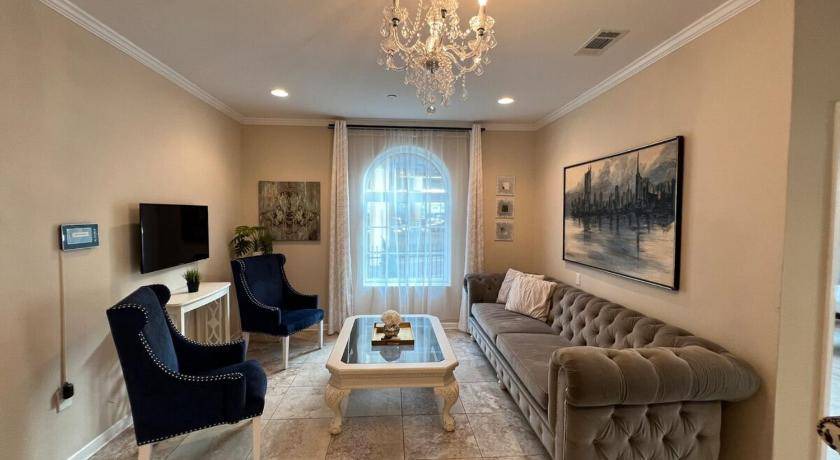 Arts/Warehouse District Apartment | 102 m² Apartment ∙ 3 bedrooms ∙ 6 guests