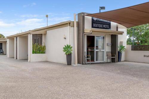 Warwick Hotel | 102 m² Motel ∙ 3 bedrooms ∙ 6 guests