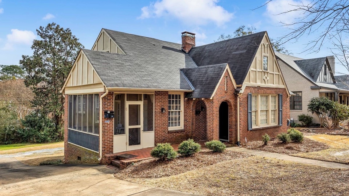 Columbus House | 102 year old historic home in quiet park district comfy and quiet