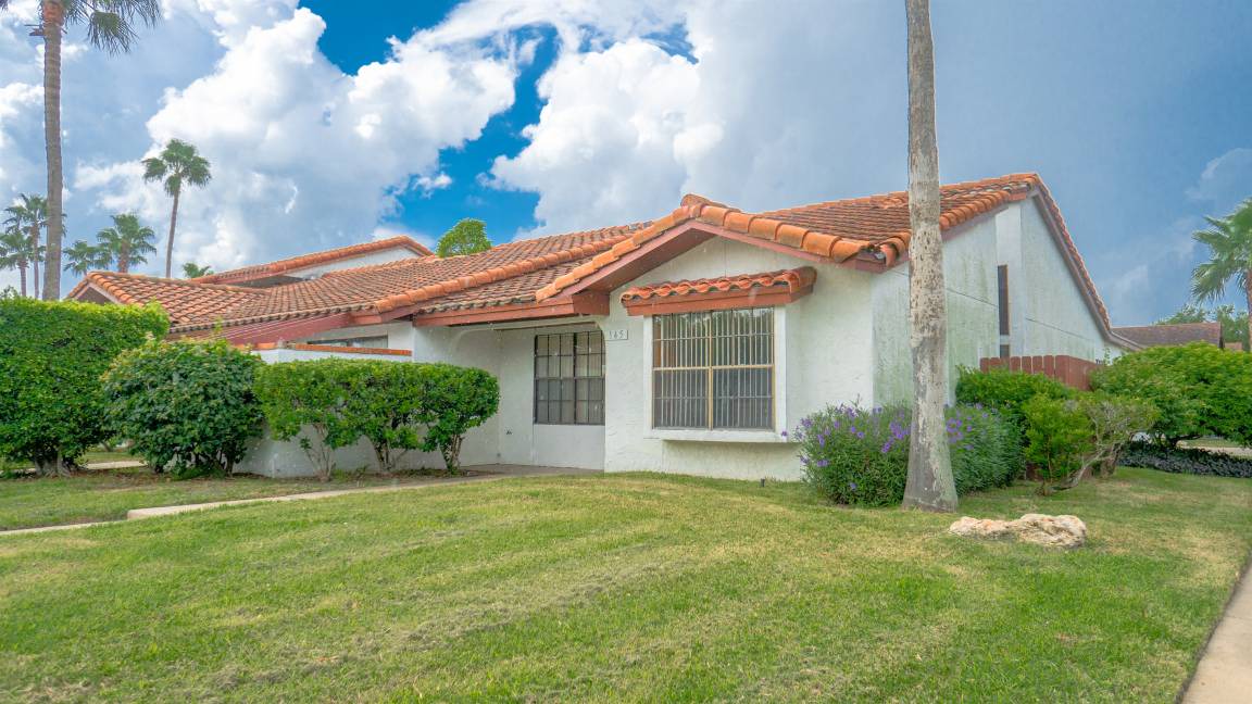 Brownsville Condo | 104 m² Condo ∙ 2 bedrooms ∙ 6 guests