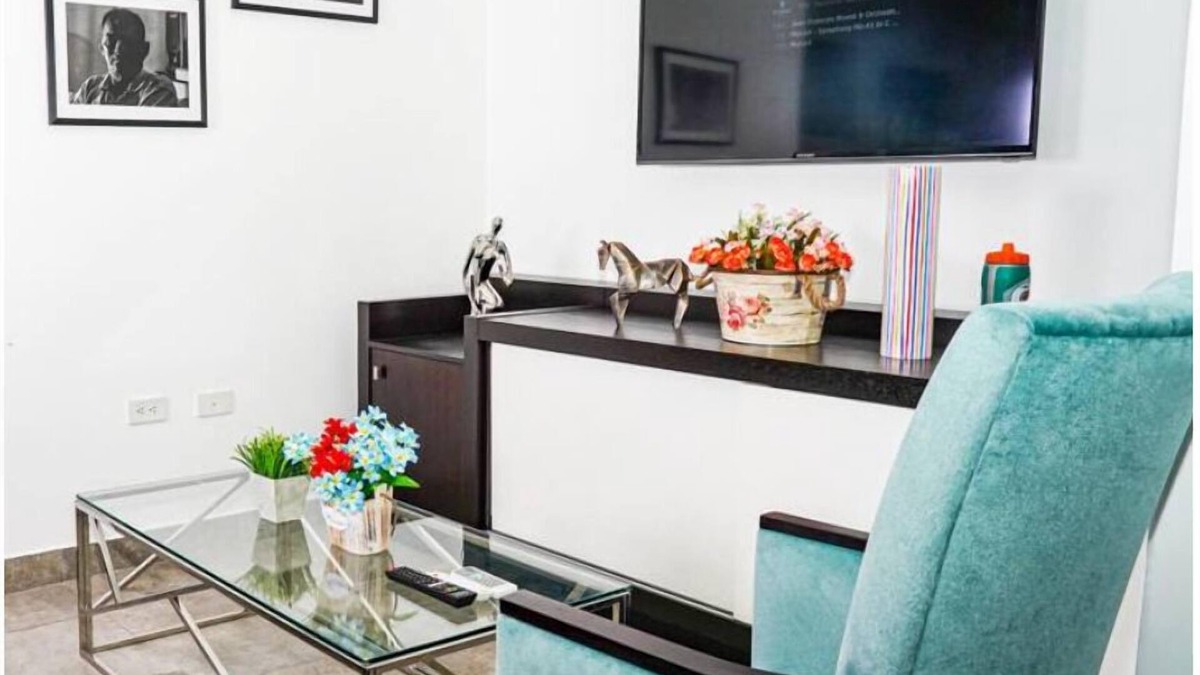 Urdesa Condo | 106 - Consulate USA *Parking* Prague Apts 3 pax