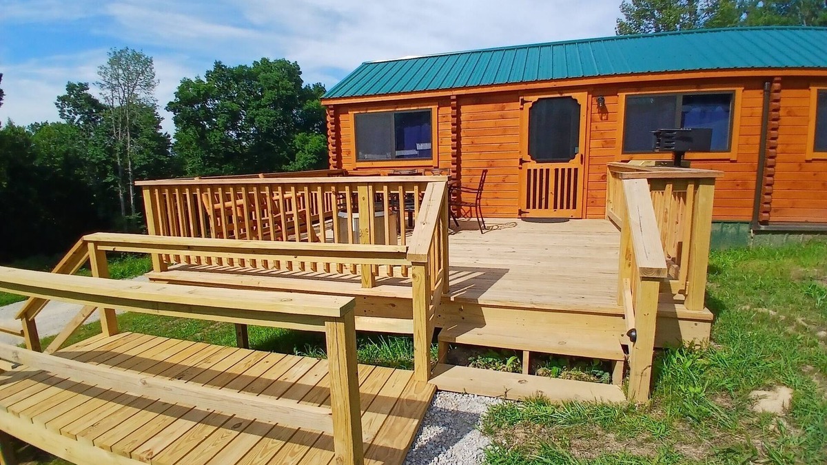 Logan Cabin | 109) Kingfisher Log Cabin. Close to Hocking Hills State Park and more!