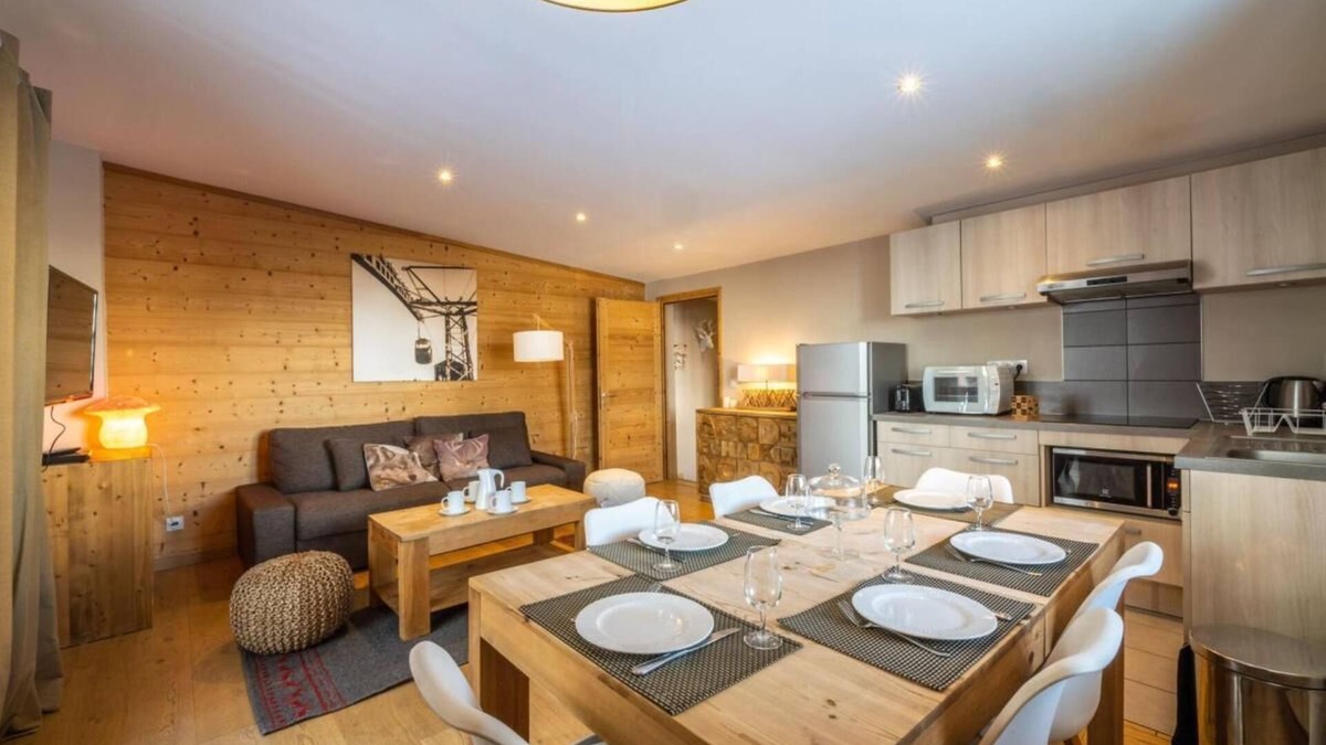 Tignes le Lac Apartment | 10m from ski slopes, 1st floor, tv, ski locker, 58m², Tignes