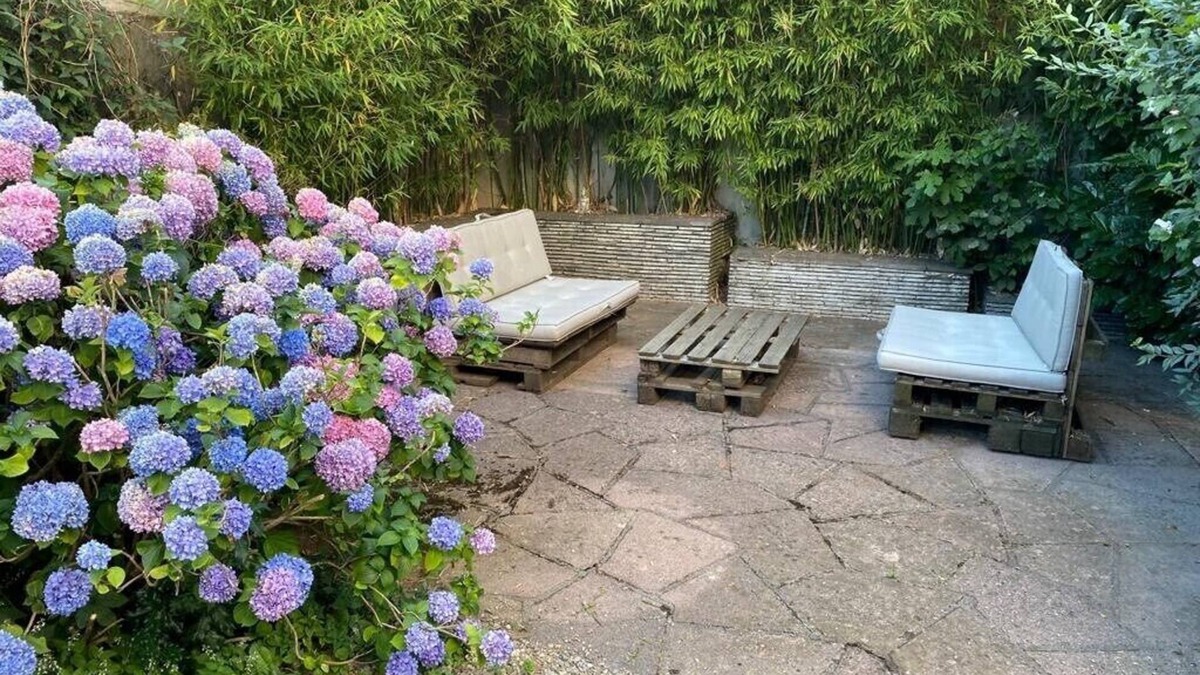 Cran-Gevrier Apartment | 10mn walk from the lake, quiet one-bedroom apartment, ground floor with garden.