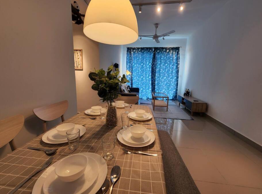 Shah Alam Apartment | 10pax Cinema Themehouse 3B2R with pool sauna atari games,wifi