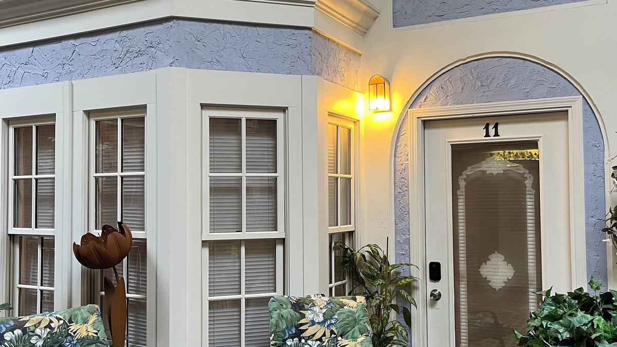 Lorain Apartment | #11 2-bedroom apartment in historic Lorain, across from Palace Theatre.