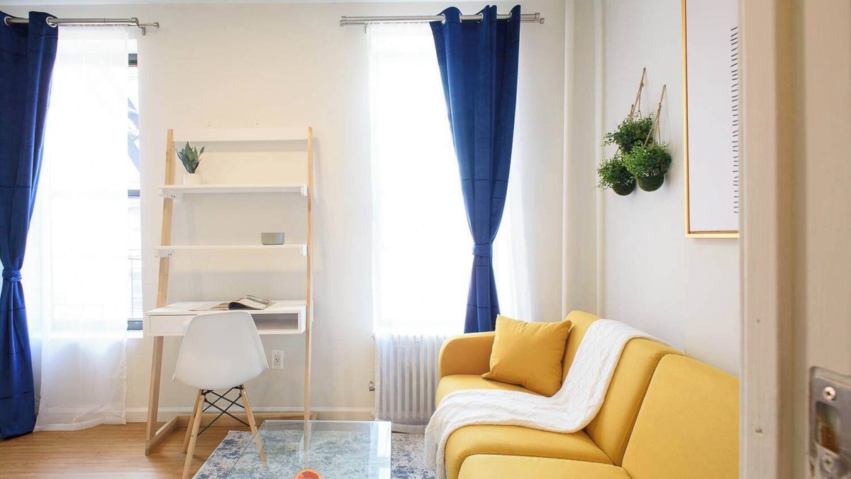 Ukrainian Village Apartment | 11-4 Renovated 1br in East Village