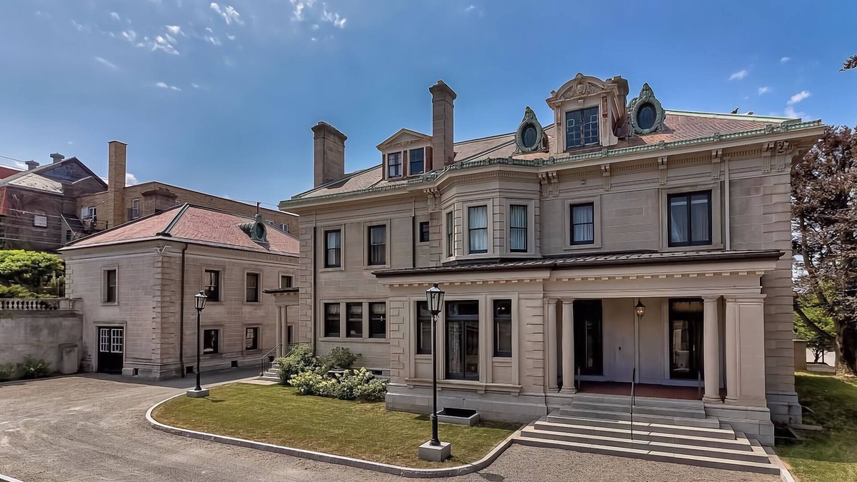 Scranton House | 11 Bedroom 33 beds Woolworth Mansion in Scranton