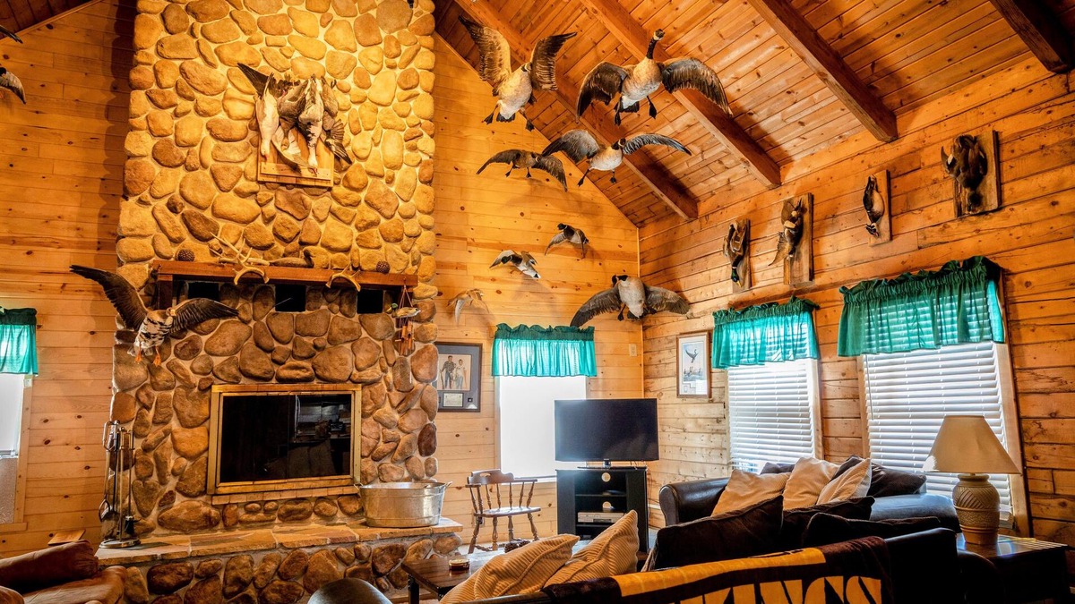 Dawson Cabin | 11 bedroom Western Mn Family Fun Lodge with Sand Volleyball court - Sleeps 20+