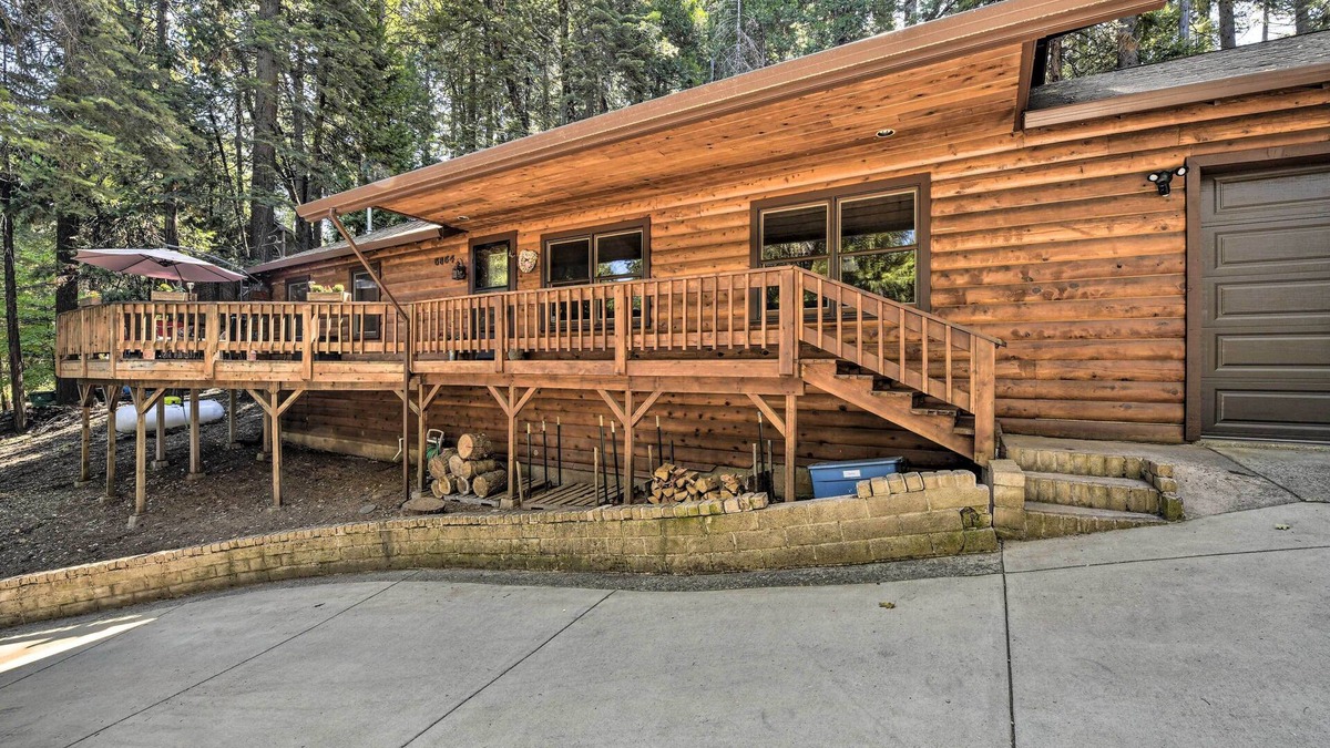 Pollock Pines Cabin | 11 Mi to Apple Hill: Pollock Pines Resort Cabin