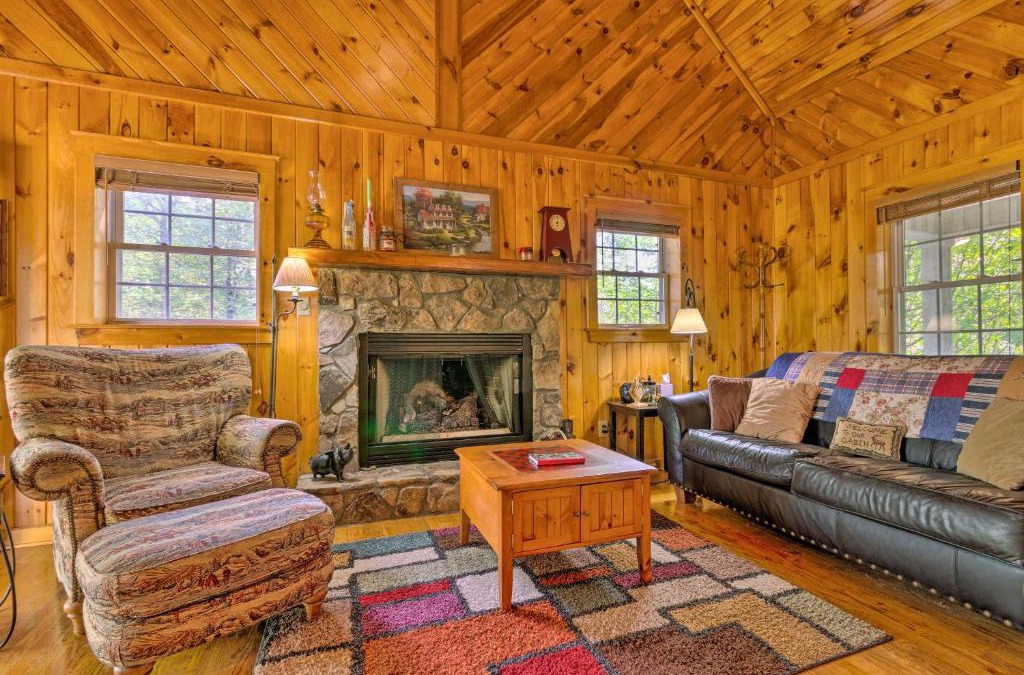 Todd House | 11 Mi to Boone Secluded Pet-Friendly Cabin!