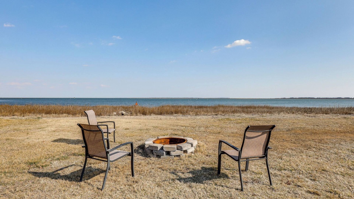 Atlantic House | 11 Mi to Chincoteague: Atlantic Home w/Decks!