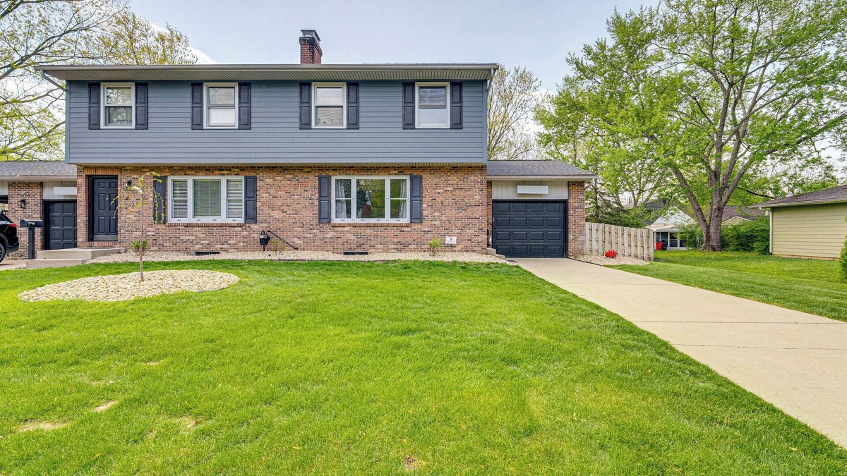 Worthington House | 11 Mi to Dtwn Columbus: Family Home w/Fire Pit!