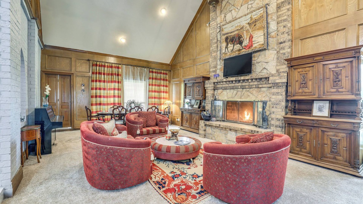 Cookes Meadow House | 11 Mi to Dtwn: Luxe Home w/Pool in Fort Worth