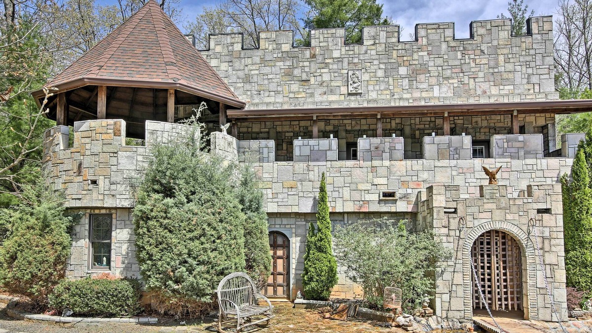 Murphy Villa | 11 Mi to Dtwn: Murphy Gem w/Hot Tub & Mtn Views!