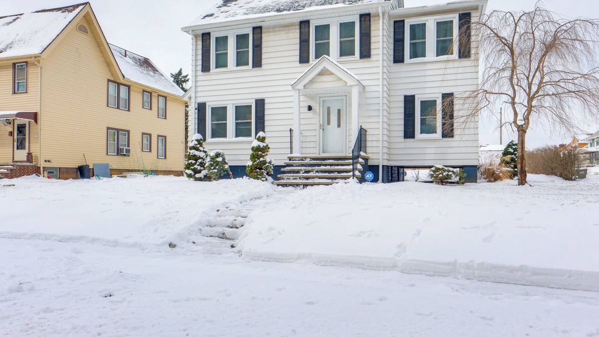 Garfield Heights House | 11 Mi to Dtwn Cleveland: Family Home w/Yard