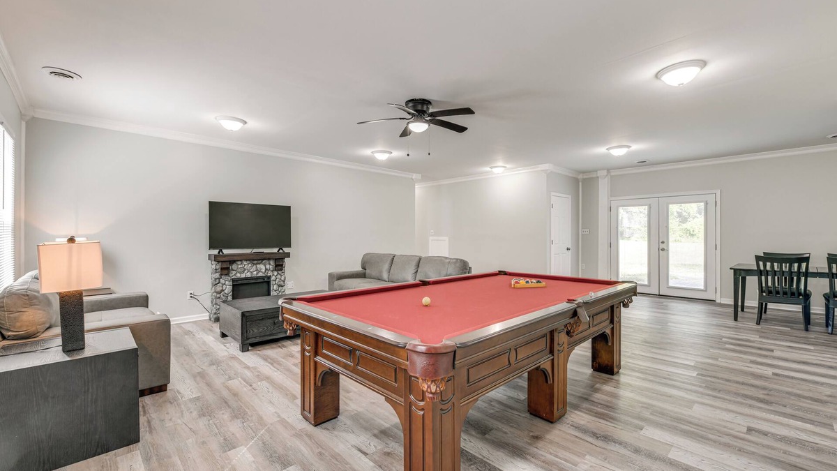 Petersburg House | 11 Mi to Fort Lee: 30-Acre Retreat w/Scenic Views