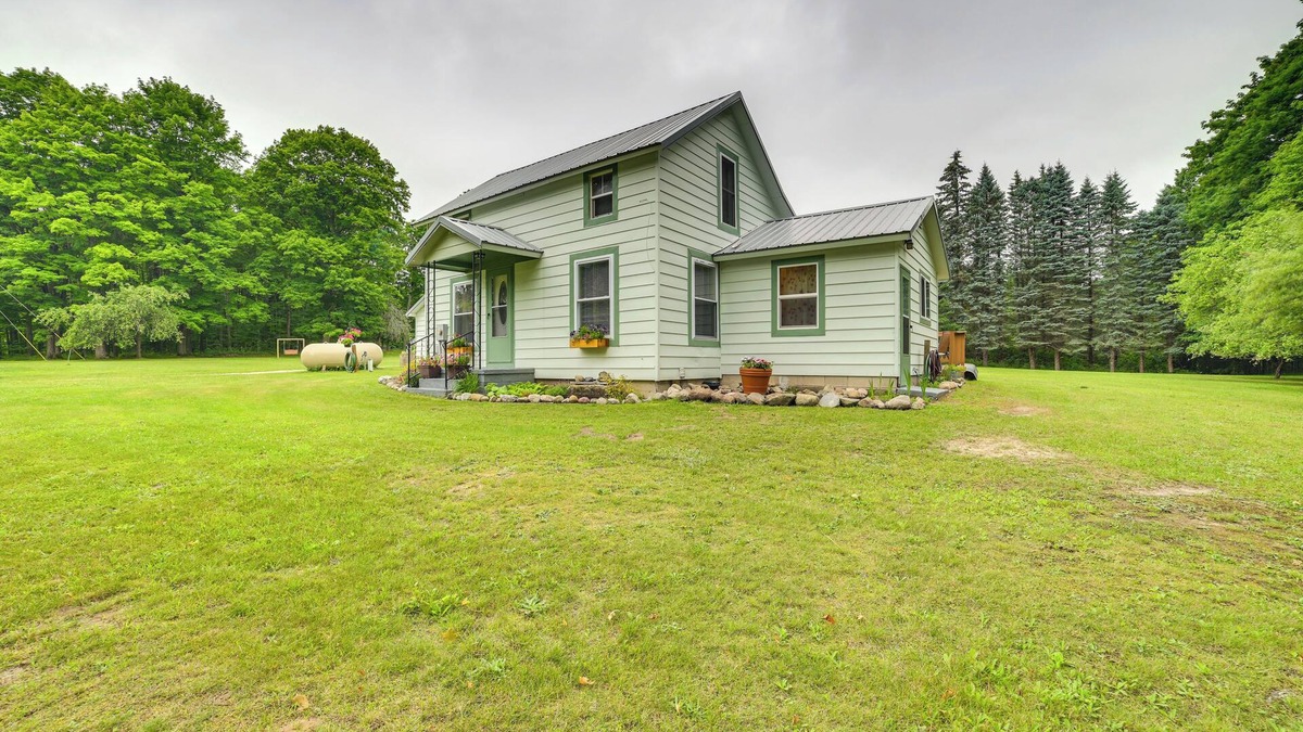 Fife Lake House | 11 Mi to Lake Fife: Farmhouse w/Yard & Fire Pit!