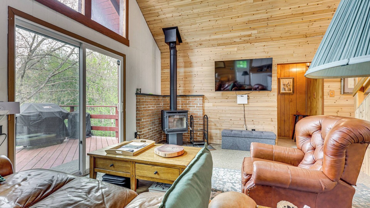 Shenandoah Cabin | 11 Mi to Massanutten: 'Shenandoah River Chalet'