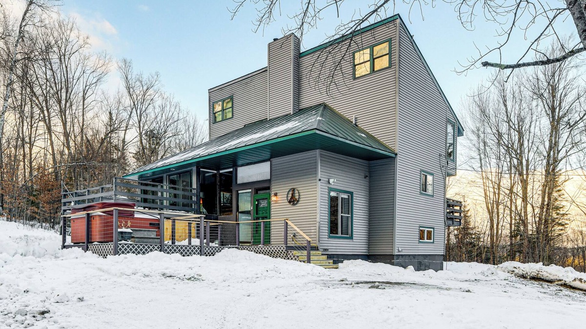 Roxbury House | 11 Mi to Sugarbush: Eclectic Ski House w/Hot Tub!