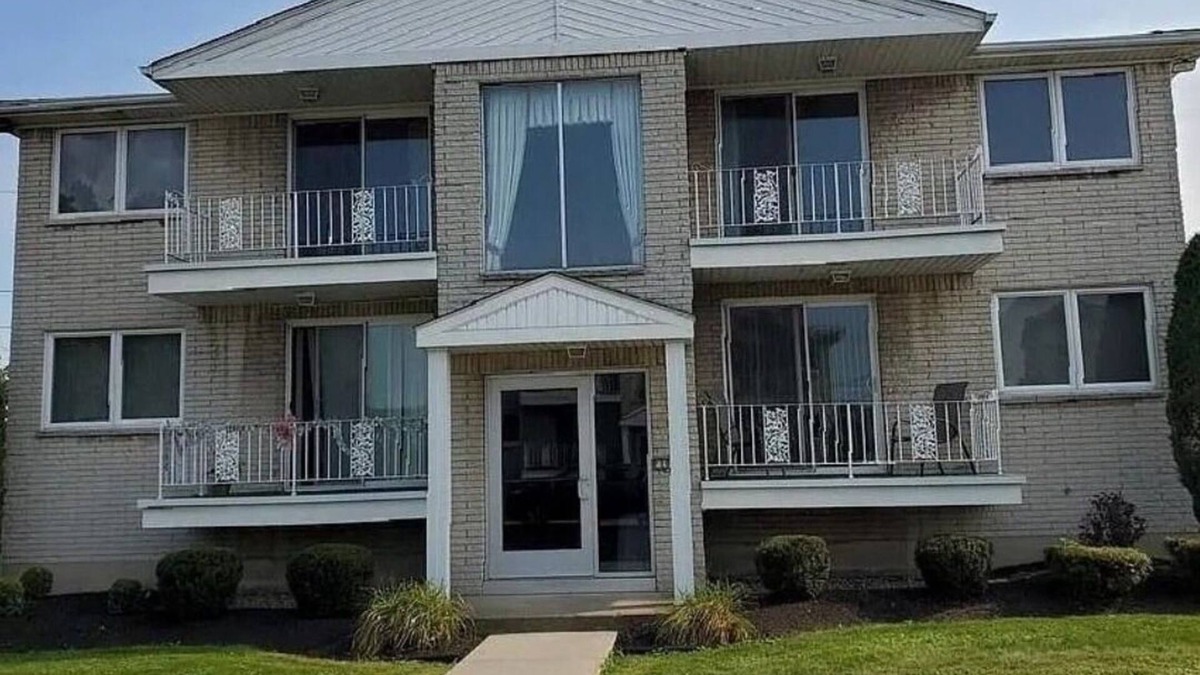 Williamsville Apartment | 11 min from BUF Airport, 19 min from Bills Stadium, 35 min from Niagara Falls!
